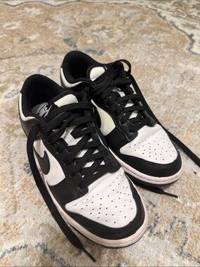 Nike Black and White Low-Top Sneakers — Women’s